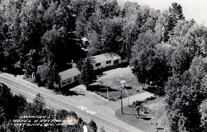 Superior Shores Resort (Johnsons Motel & Resort) - Vintage Postcard